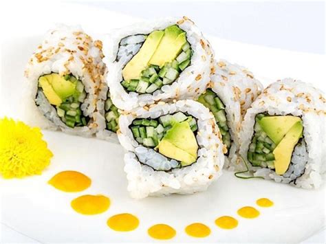 Cucumber & Avocado Roll 6pcs – Story Sushi