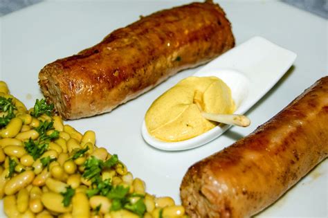 Andouillette aux flageolets. Sauces, French Dishes, Sausage, Meat, Cooking Recipes, Tin Whistle ...