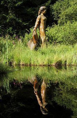 Statue Frau Holle am Holle-Teich | Statue, Frau, Historisch