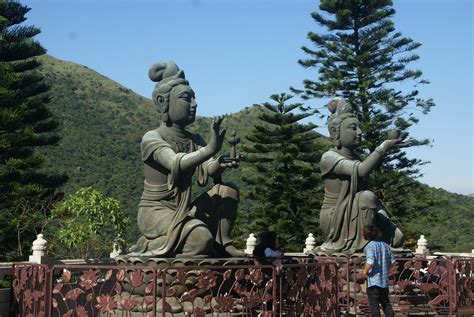 Tian Tan Buddha | The statues surrounding the main Buddha st… | Flickr