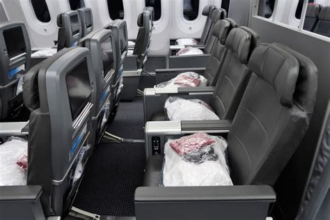 American Airlines 787-9 (789) Dreamliner Premium Economy standard seat ...