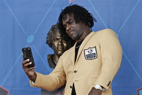 Immokalee's Edgerrin James inducted into Pro Football Hall of Fame