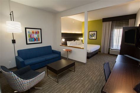 HOLIDAY INN EXPRESS WILMINGTON, AN IHG HOTEL $128 ($̶1̶4̶2̶) - Updated 2023 Prices & Motel ...