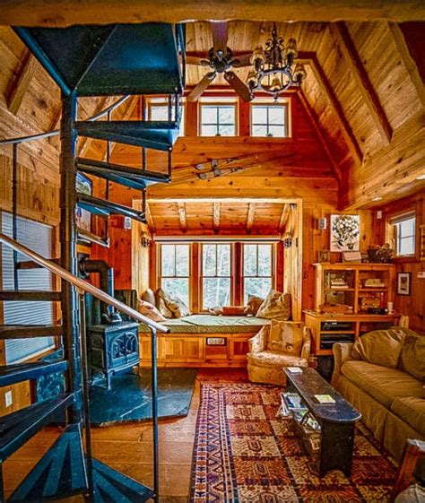 13 Cozy Cabin Rentals in Vermont (With Availability)