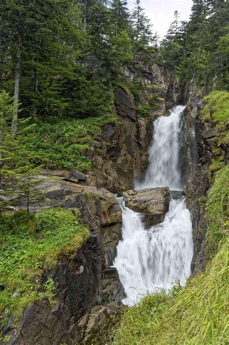 Cascades des Pyrénées | Amazing nature, Waterfall, The great outdoors