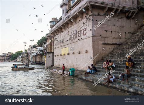 Varanasi India August 02 2016 Ghat Stock Photo 465014909 | Shutterstock