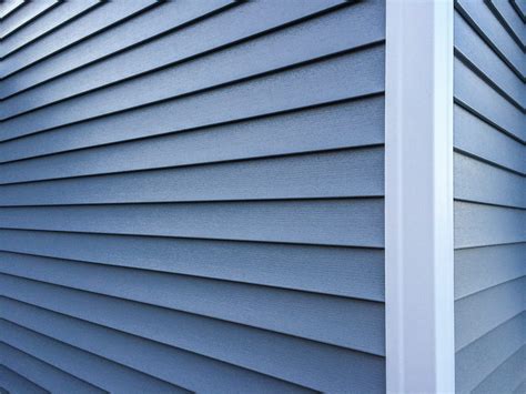 How To Cut Vinyl Siding Without Breaking It (Step By Step)