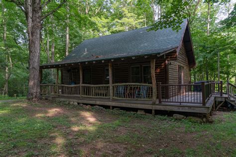 A Quaint Cabin Near Snowshoe, WV: Two Fawns Cabin Review