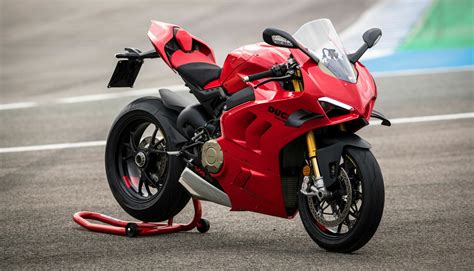 Ducati Refines 2023 Panigale V4 - Roadracing World Magazine | Motorcycle Riding, Racing & Tech News