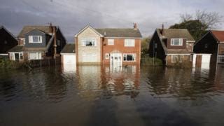 England flooding: Labour and Lib Dems criticise response - BBC News