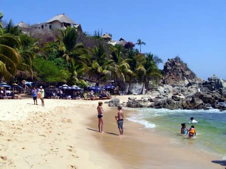 Manzanillo Beach in Puerto Escondido is ideal for families