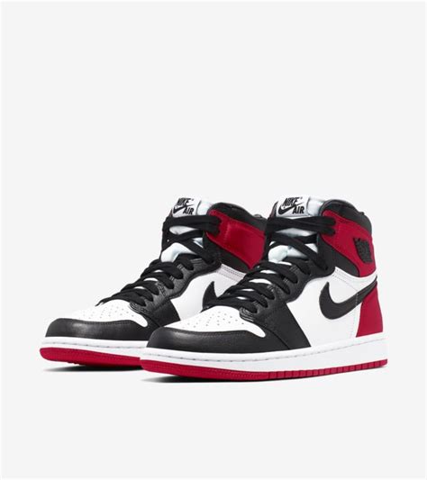 Fecha de lanzamiento de las Air Jordan I "Black Toe" para mujer. Nike ...