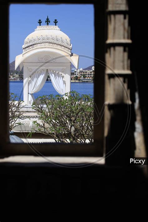 Image of View of Lake Palace, Udaipur-VN396201-Picxy