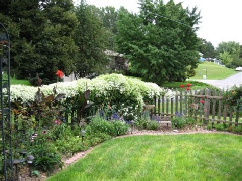 Garden Fence Ideas Pictures - Garden Edging Ideas