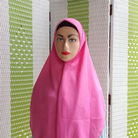 Jual Jilbab Ceruti Polos Bolak Balik 2 Warna | Shopee Indonesia
