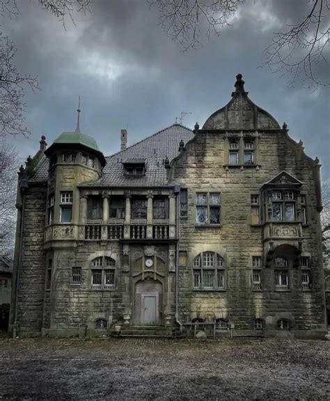 An abandoned haunted house located in Berlin, Germany. : r/de