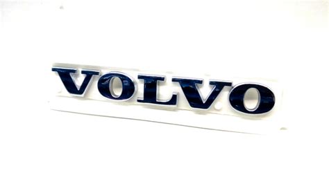 Volvo V70 XC Hatch Emblem. 2005. CH 173000. CH 173000- - 30661365 ...