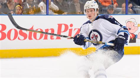 Jets’ Trouba leaves worlds with mild neck injury