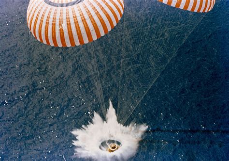 File:Apollo 15 splashdown.jpg - Wikipedia