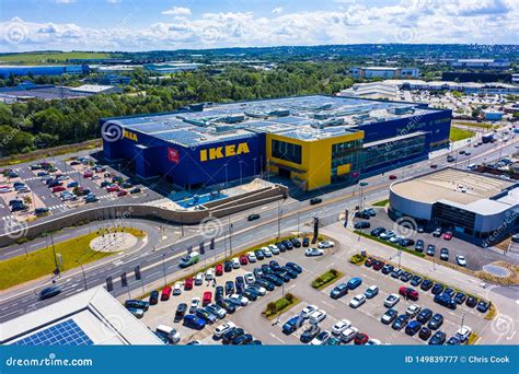 SHEFFIELD, HET UK - 6TH JUNI 2019: Luchtschot Van De Grote Nieuwe Die Ikea-Opslag Op De Rand Van ...