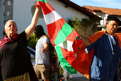 La bandera vasca - Datos, historia y más - Discover Donosti