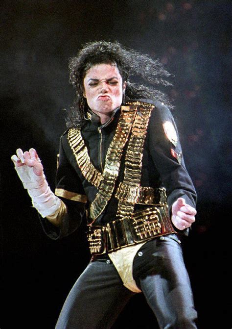 Performing On Stage :: True Michael Jackson