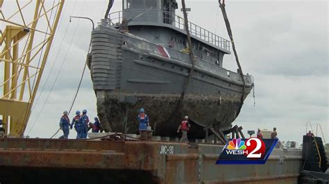 World War II Navy tugboat removed from river