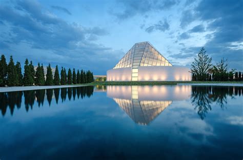 Photo of the Day: Ismaili Centre Reflection | UrbanToronto