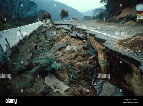 SCIENCE GEOLOGY Earthquake Stock Photo - Alamy