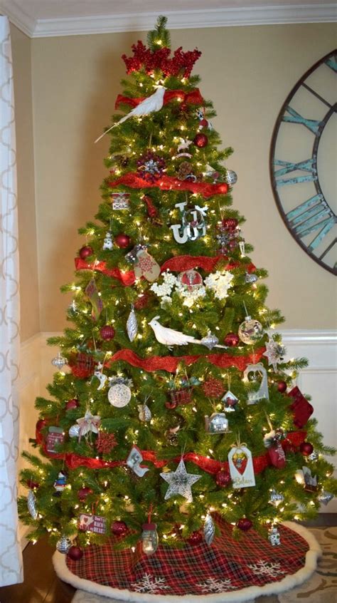 Farmhouse Inspired Christmas Tree Decor