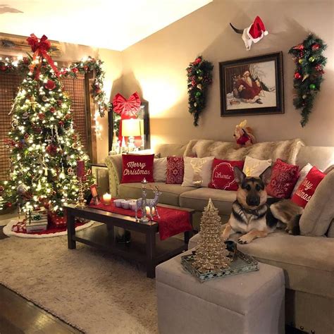 35 Lovely Christmas Living Room Decor Ideas - MAGZHOUSE