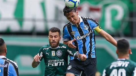 Palmeiras x Grêmio: assista ao vivo ao jogo de hoje do Brasileirão