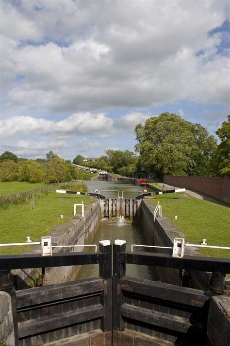 Longest Flight Of Canal Locks In England Stock Image - Image of hill, devizes: 20005015