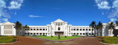 KLE Technological University Hubli, Karnataka - Courses, Entrance Exams, Admissions Details, Map ...