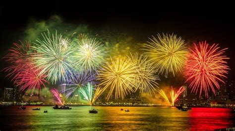 Fantastic Shots of Japan's Summertime Fireworks Festivals