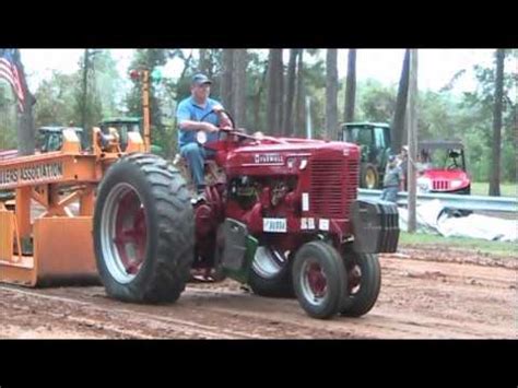 Farmall M Tractor Pull - YouTube