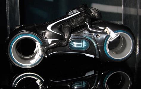 Tron Legacy Action Figures and Remote Control Light Cycle Unveiled | Gadgetsin