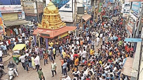 SP Road traders shut shops to protest violence by touts | Bengaluru News - Times of India