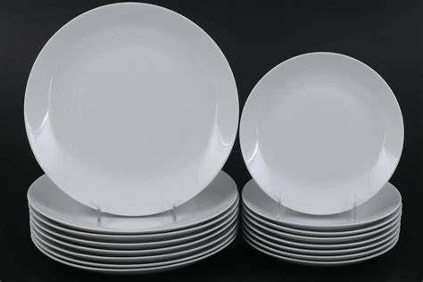 Member's Mark Porcelain Dinnerware | EBTH