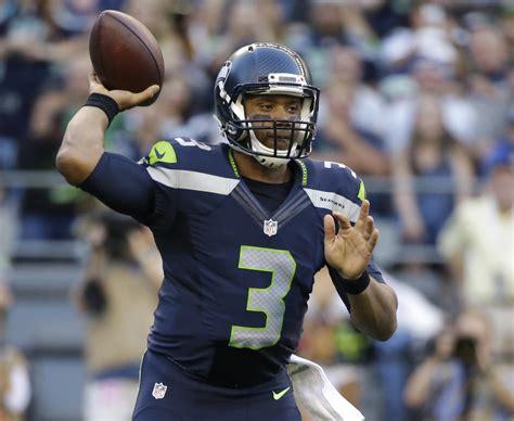 Efficient Russell Wilson guides Seahawks past Dallas in preseason game ...