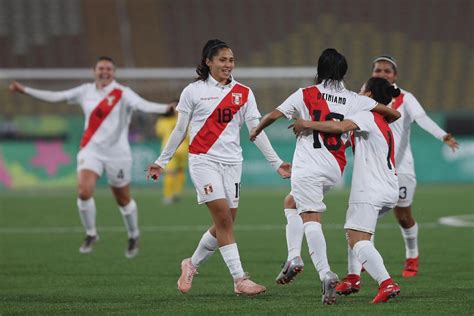 Una radiografía sobre el fútbol femenino en el Perú - PuntoEdu PUCP