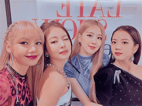 Top 10 Moments Showing That BLACKPINK Is Best At Taking Mirror Selfies ...