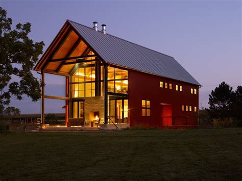 What Are Pole Barn Homes & How Can I Build One?