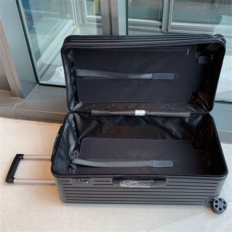 Rimowa Essential Trunk Polycarbonate (Sports) 89L, Hobbies & Toys ...