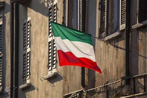 La storia della bandiera nazionale italiana - COLORnews