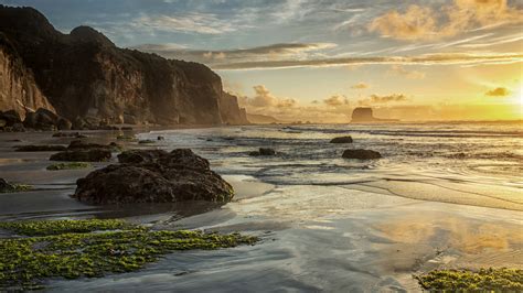 Motukiekie beach at sunset, West Coast region of New Zealand South Island | Windows Spotlight Images