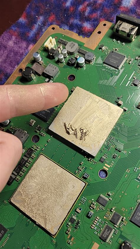 Is this ps3 slim thermal compound supposed to look like gold makeup powder? was this the oem ...