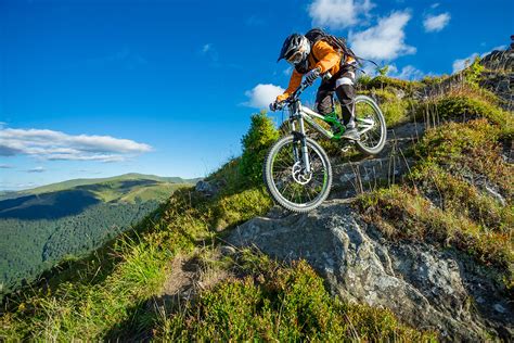 How Fast Do Professional Mountain Bikers Rip Down Hills? - Cycle Baron