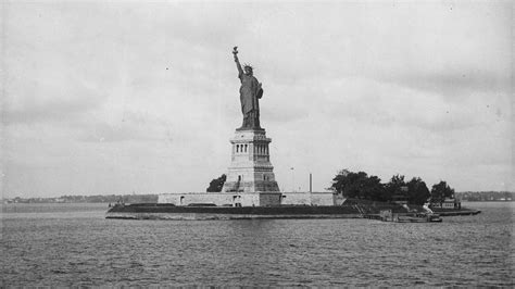 On this day in history, October 28, 1886, Statue of Liberty is unveiled ...