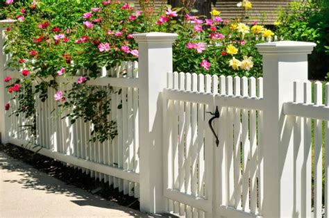 Best White Picket Fence Ideas, Designs, Pictures in 2023 | Own The Yard